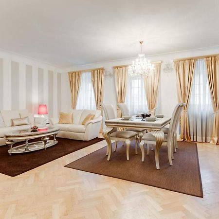 Charles Bridge Royal Apartments - Castle District 프라하 외부 사진