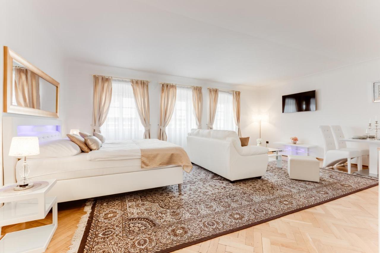 Charles Bridge Royal Apartments - Castle District 프라하 외부 사진