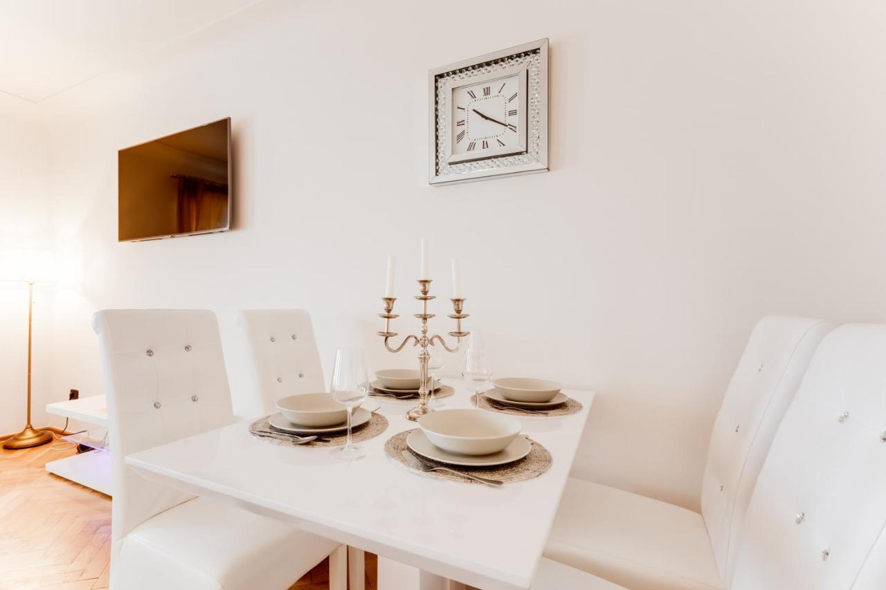 Charles Bridge Royal Apartments - Castle District 프라하 외부 사진