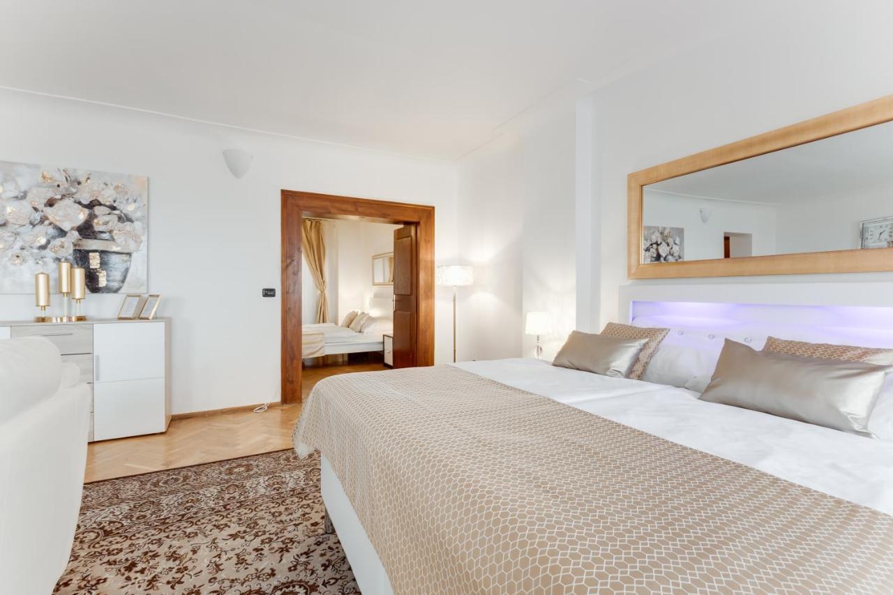 Charles Bridge Royal Apartments - Castle District 프라하 외부 사진