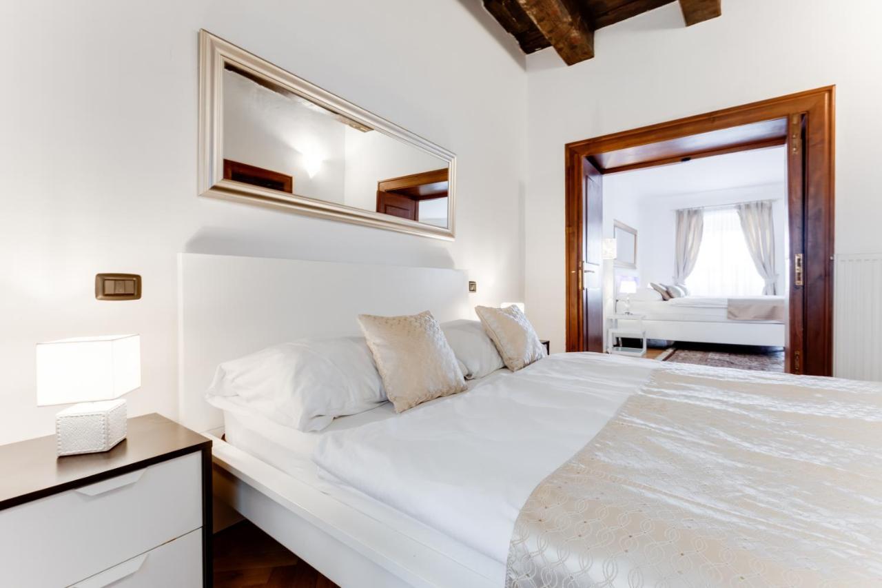 Charles Bridge Royal Apartments - Castle District 프라하 외부 사진