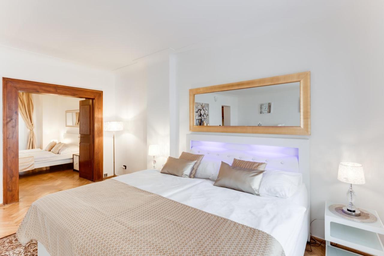 Charles Bridge Royal Apartments - Castle District 프라하 외부 사진