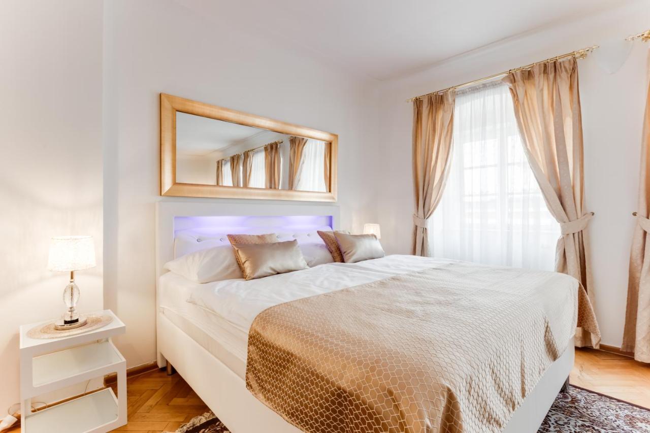 Charles Bridge Royal Apartments - Castle District 프라하 외부 사진