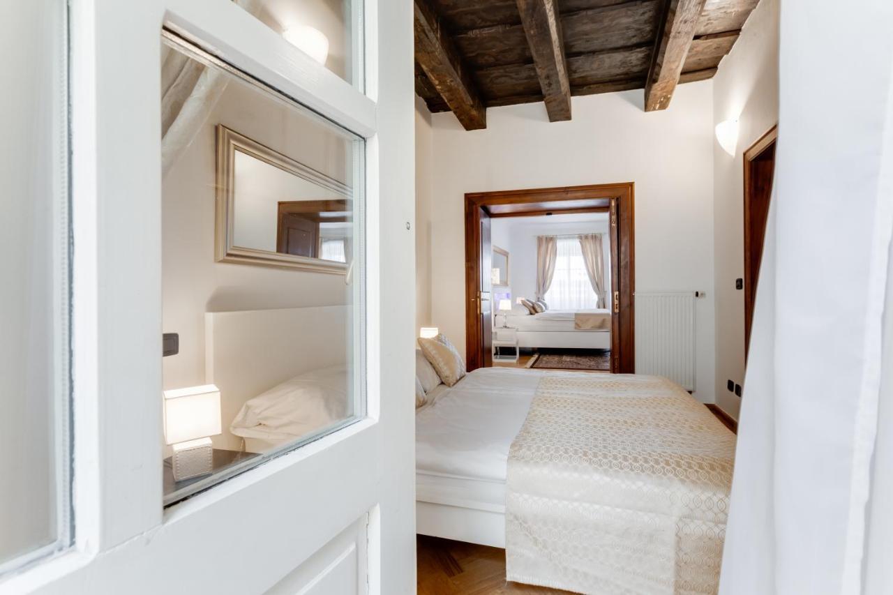 Charles Bridge Royal Apartments - Castle District 프라하 외부 사진