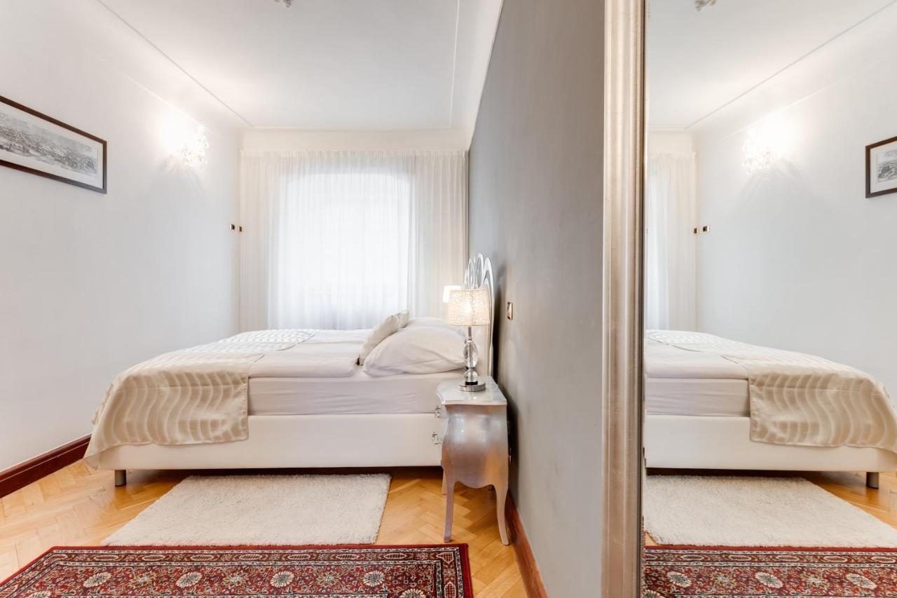 Charles Bridge Royal Apartments - Castle District 프라하 외부 사진