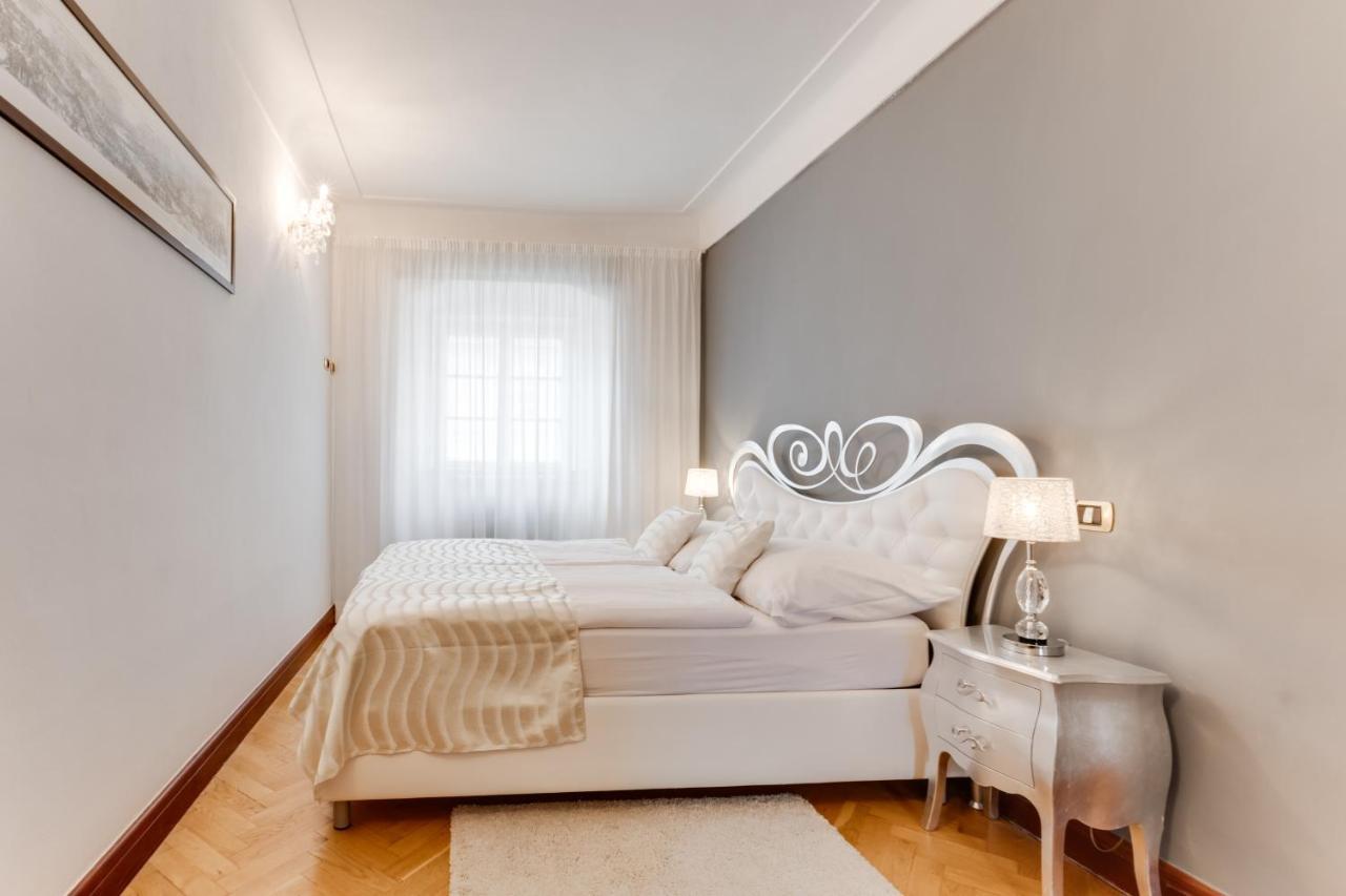 Charles Bridge Royal Apartments - Castle District 프라하 외부 사진