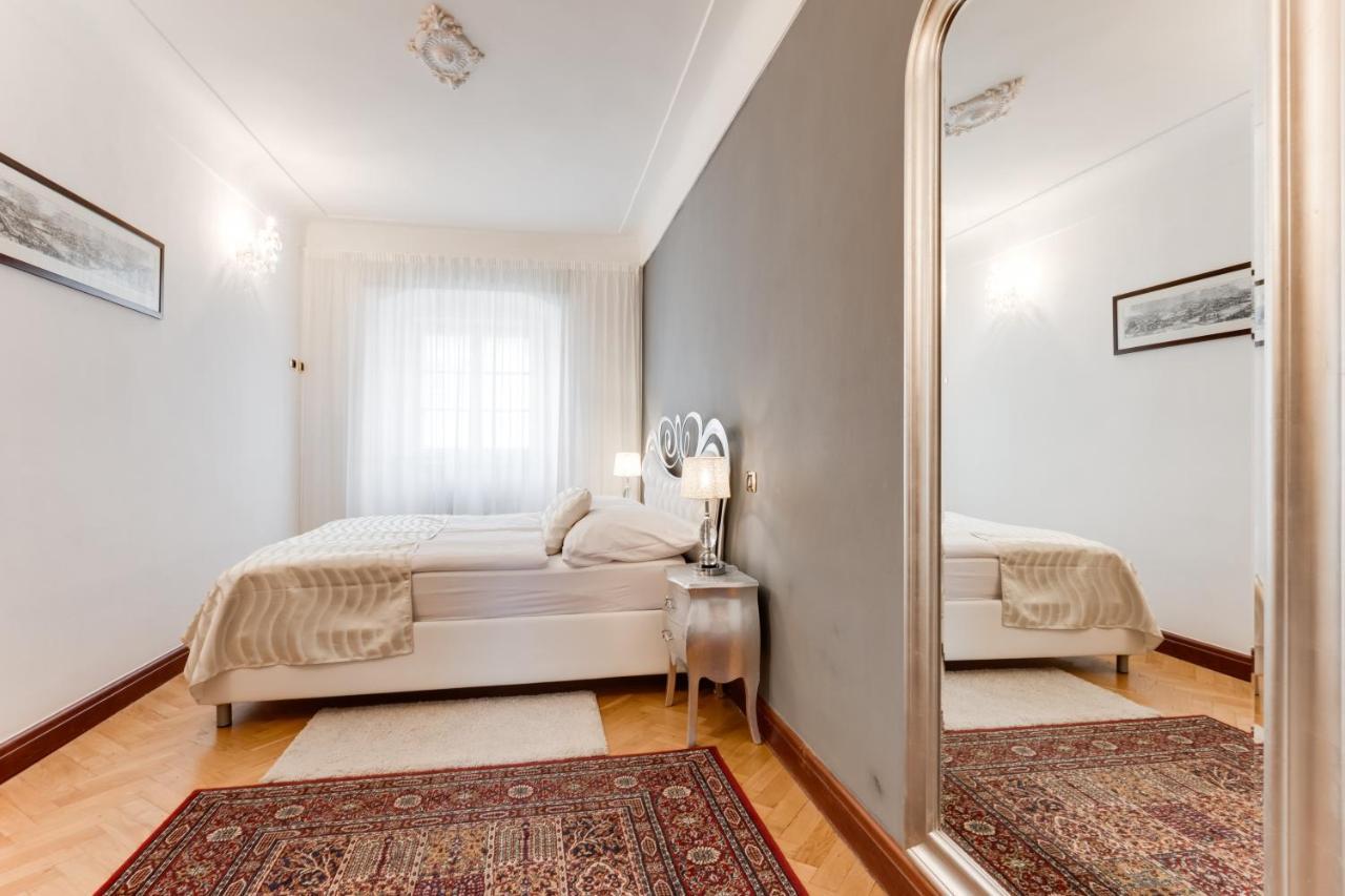 Charles Bridge Royal Apartments - Castle District 프라하 외부 사진