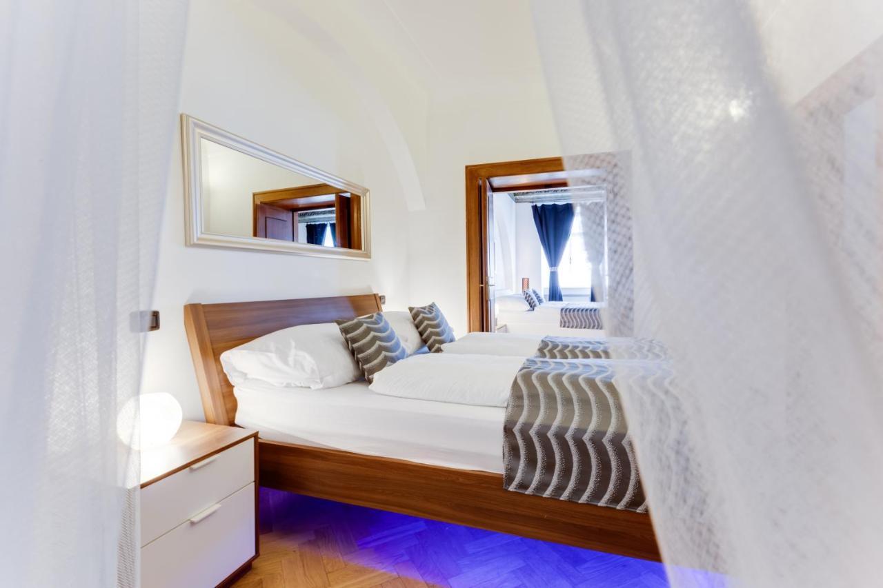 Charles Bridge Royal Apartments - Castle District 프라하 외부 사진